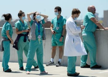 Letters: A nurse says thank you, through her mask | Letters