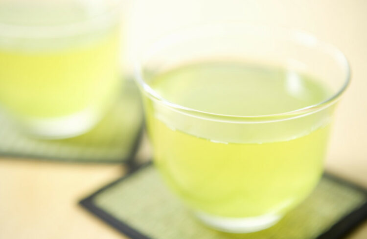 What foods and drinks will make us feel healthier?