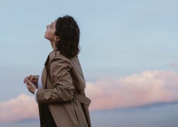 “mommy-issues”-are-a-thing:-here’s-how-they-could-be-showing-up-in-your-life