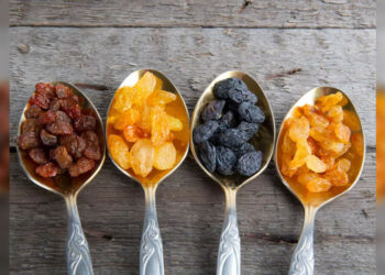 Raisins: Nutrition, health benefits and how to include them in diet
