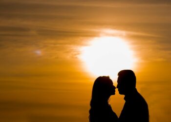 does-my-boyfriend-love-me?-(22-signs-to-confirm)