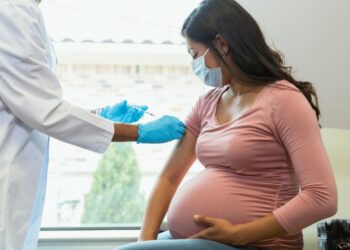 covid-19-boosters-are-now-recommended-for-all-eligible-pregnant-people