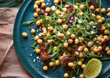 this-protein-packed-salad-features-a-unique-nutrient-rich-ingredient