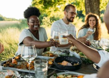 an-easy-way-to-make-this-year’s-friendsgiving-even-more-delightful