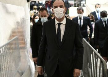 france-increases-pressure-on-unvaccinated-amid-record-infections