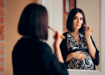 why-a-derm-deemed-this-pregnancy-safe-exfoliant-“underrated”