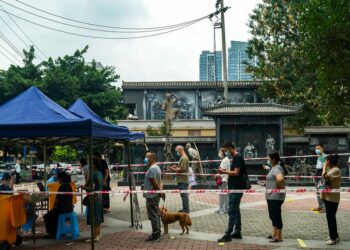 china-locks-down-21-million-in-chengdu-in-covid-19-outbreak