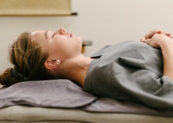 can-facial-acupuncture-actually-ease-fine-lines-&-wrinkles?-we-asked-the-experts