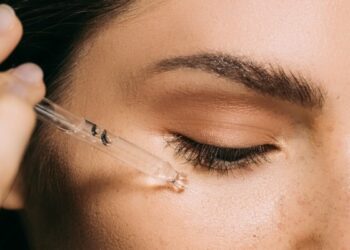 curious-about-skin-cycling?-here’s-how-to-layer-products-on-recovery-night