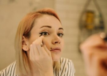 use-*this*-kind-of-eyeliner-to-nail-a-natural-look,-says-a-celeb-makeup-artist