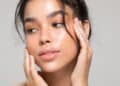 fine-lines-or-large-pores?-try-this-derm’s-hack-to-make-textured-skin-look-dewy