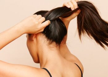 this-scrumptious-smoothie-has-a-secret-ingredient-for-longer-hair