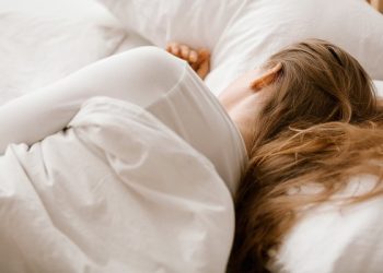 5-expert-backed-ways-to-sleep-deeper-tonight-&-every-night