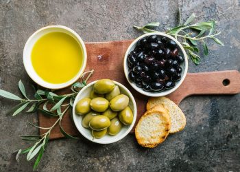 the-miraculous-benefits-of-olives-and-olive-oil
