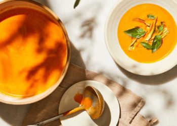 a-delicious-&-skin-boosting-soup-recipe:-how-to-make-it-+-why-you’ll-glow