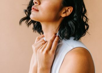 5-ways-to-manage-personal-and-collective-grief,-from-a-therapist