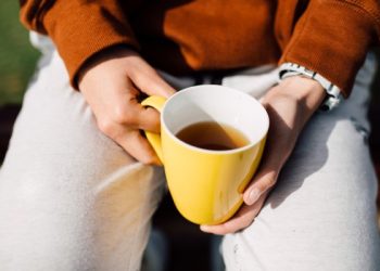 is-one-tea-bag-enough-for-health-benefits?-we-asked-an-herbalist