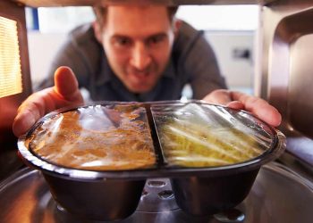 how-microwaves-transfer-plastic-to-your-foods