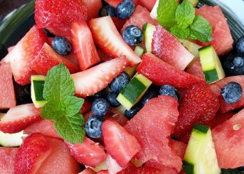 how-to-eat-&-drink-differently-during-a-heat-wave