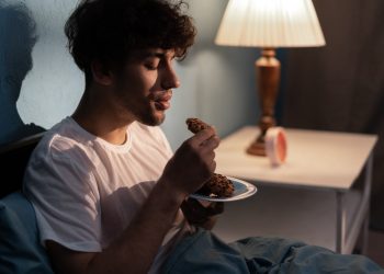 is-eating-late-at-night-bad-for-weight-loss?