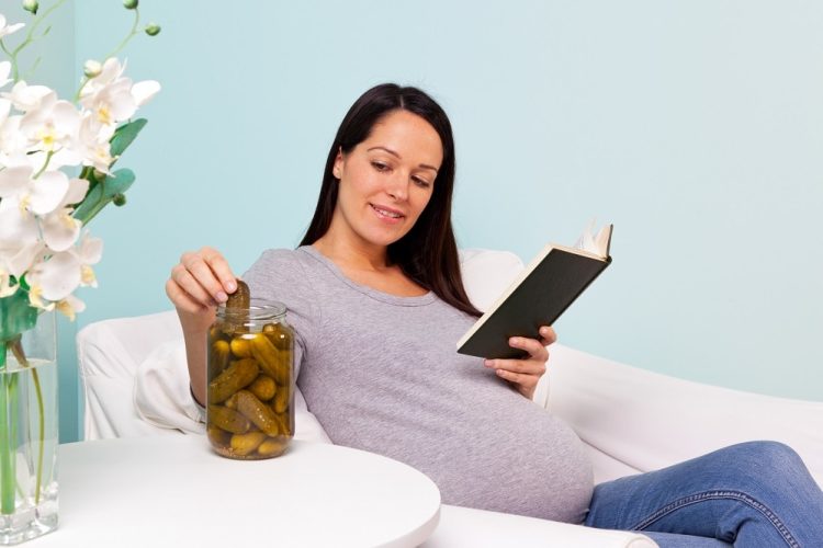 navigating-food-cravings-during-pregnancy